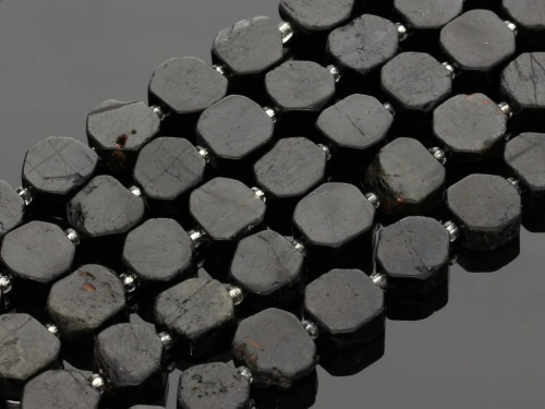 Turmalin czarny pastylka "nieidealna" ok.11x12x6mm [~38cm]