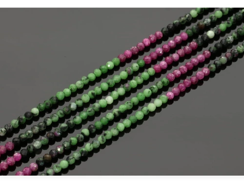 Zoisyt z rubinem kulka fasetowana ok.3mm [~39cm]