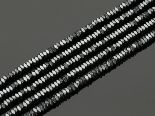 Hematyt romb ok.3x3mm [~40cm]