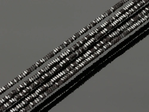 Hematyt romb ok.2,2x2,2mm [~40cm]