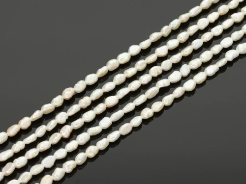 Perła słodkowodna baroque ok.3-4mm [~36cm]