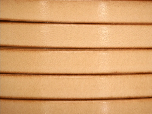 Rzemień naturalny płaski 10x1,8mm kolor:naturalny [20cm]